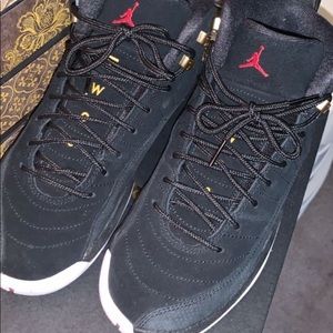 Jordan 12 taxi size 7Y aka 8 1/2 -9 on women